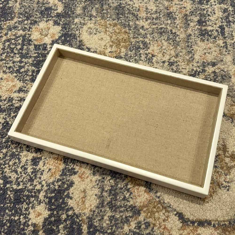 Rectangular display tray